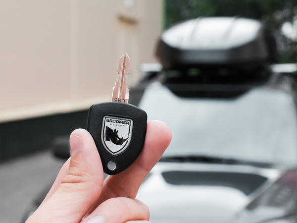 Бокс автомобильный BROOMER Venture L матовый п-скоба/т-болт + усилитель Бокс автомобильный BROOMER Venture L матовый п-скоба/т-болт + усилитель